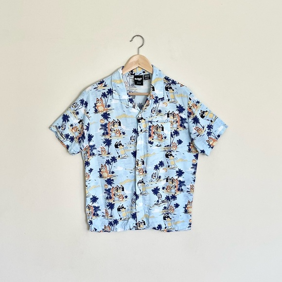 Bluey Hawaiian Print Dog Family Graphic Blue Button Down Shirt Men’s size Small - Picture 1 of 12